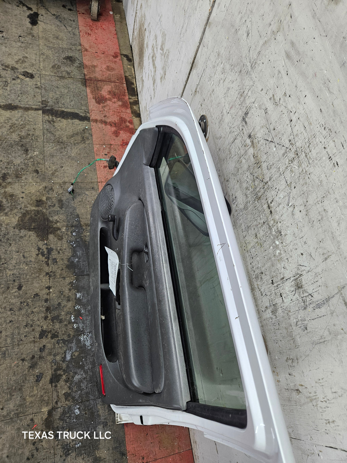 1999-2006 Chevrolet Silverado / GMC Sierra 1500 2500 3500 HD Front Passenger side Door RH