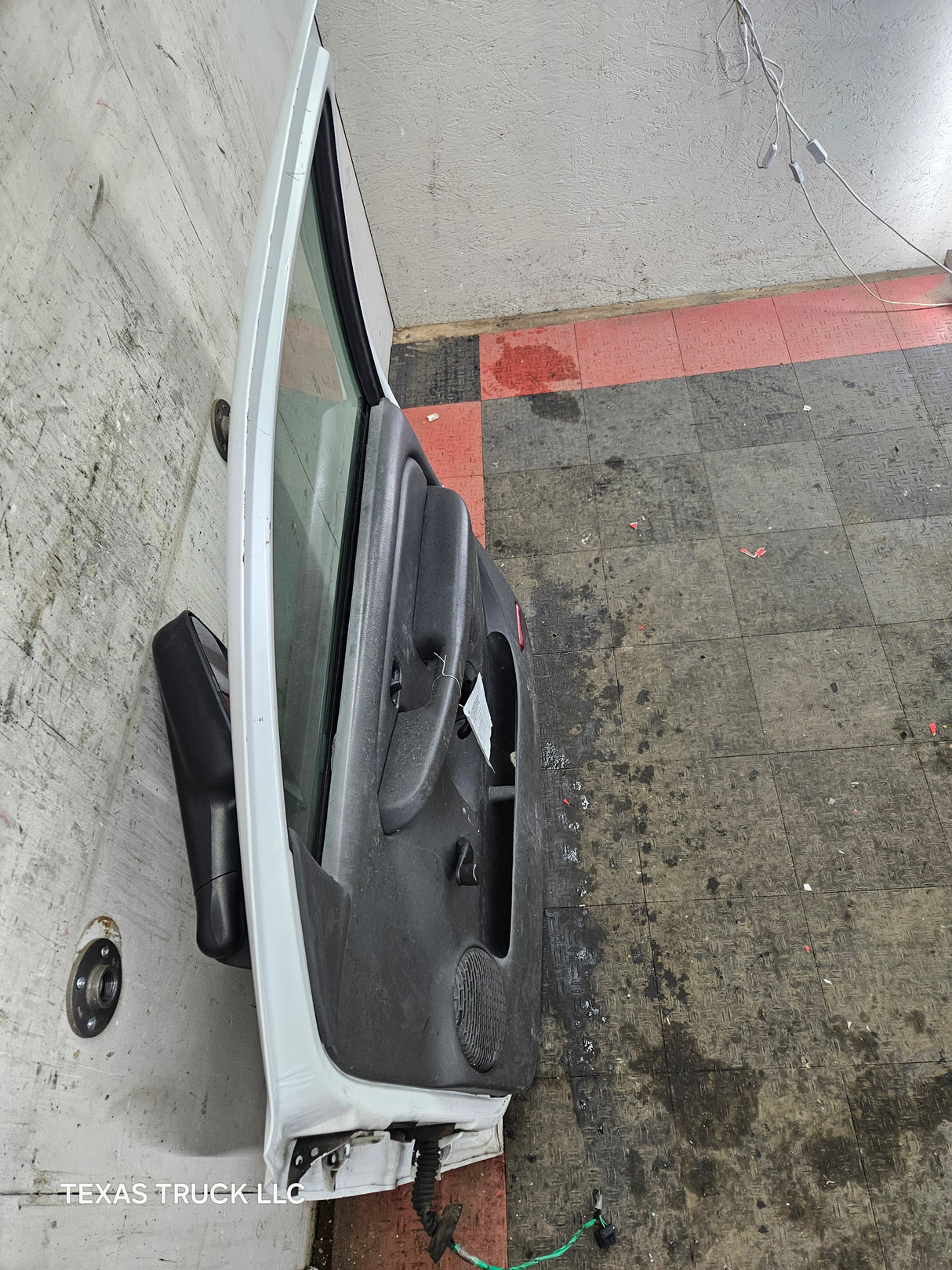 1999-2006 Chevrolet Silverado / GMC Sierra 1500 2500 3500 HD Front Passenger side Door RH