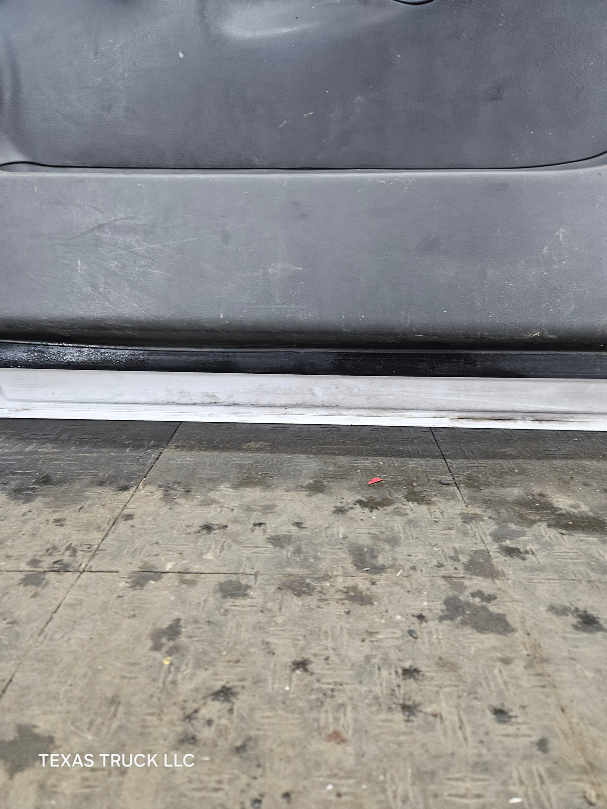 1999-2006 Chevrolet Silverado / GMC Sierra 1500 2500 3500 HD Front Passenger side Door RH
