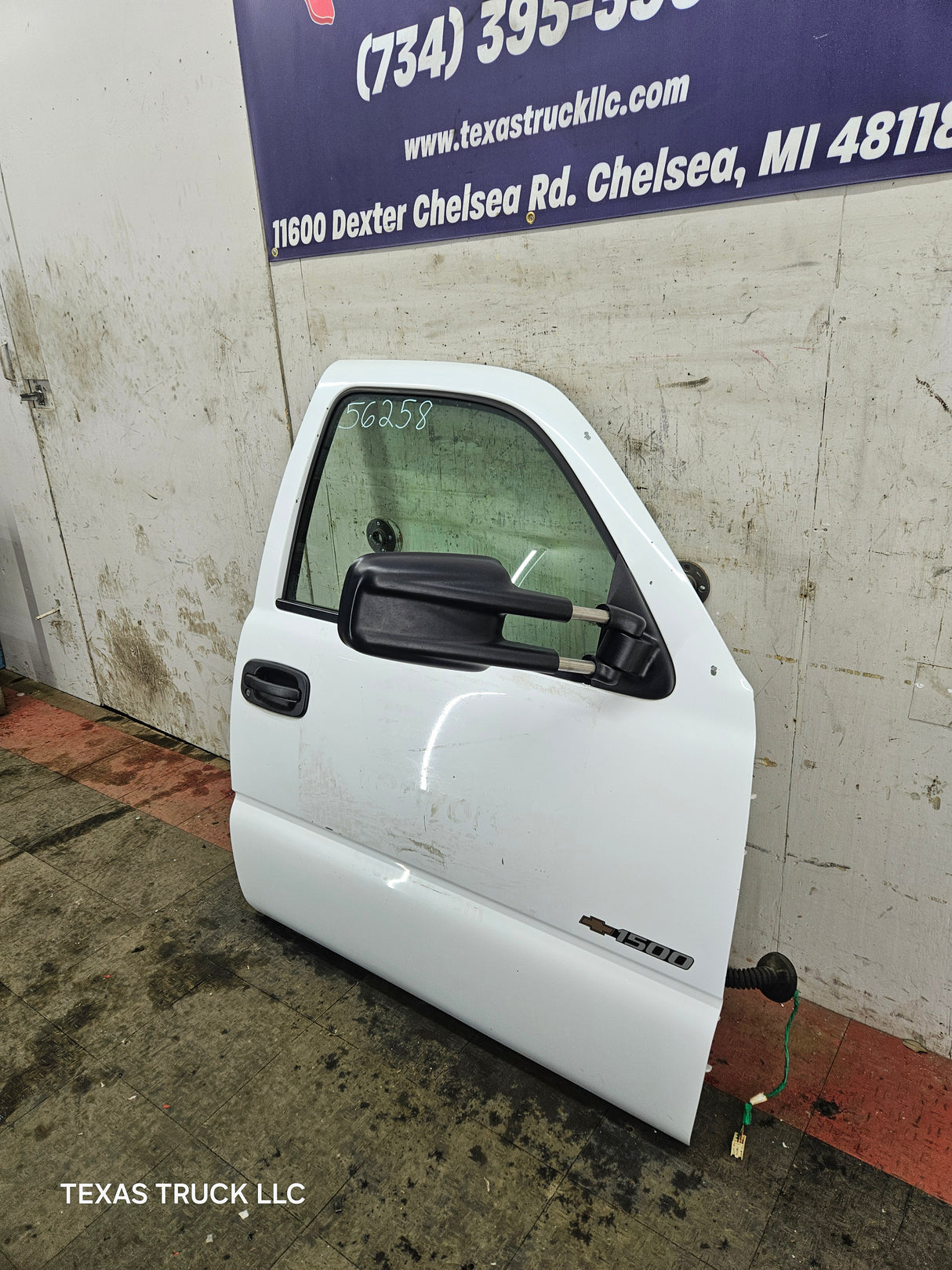 1999-2006 Chevrolet Silverado / GMC Sierra 1500 2500 3500 HD Front Passenger side Door RH