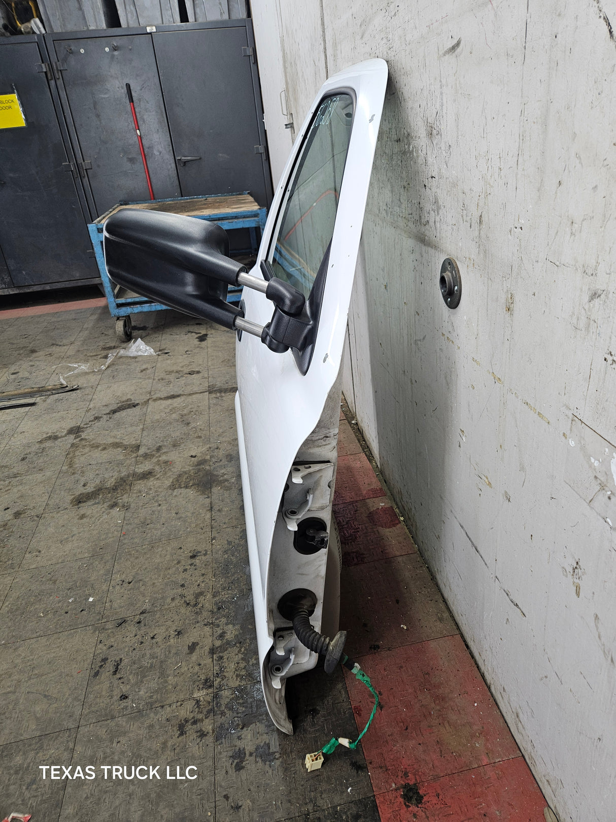 1999-2006 Chevrolet Silverado / GMC Sierra 1500 2500 3500 HD Front Passenger side Door RH