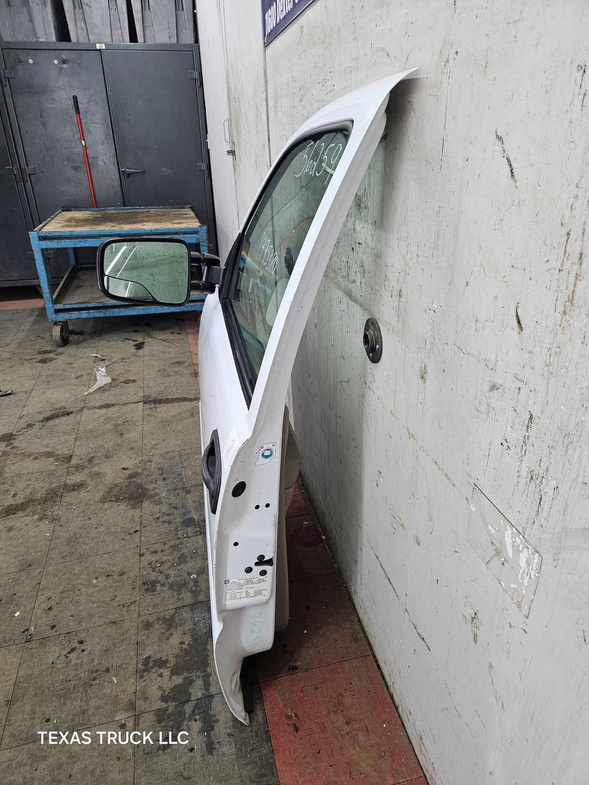 1999-2006 Chevrolet Silverado / GMC Sierra 1500 2500 3500 HD Front Driver Side Door LH