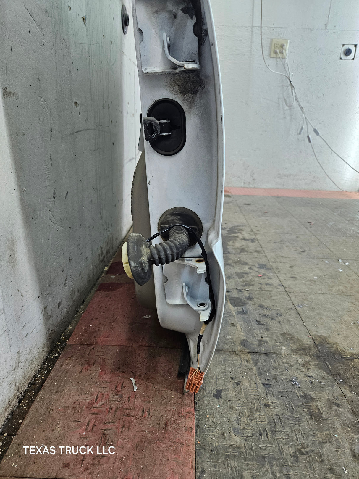 1999-2006 Chevrolet Silverado / GMC Sierra 1500 2500 3500 HD Front Driver Side Door LH