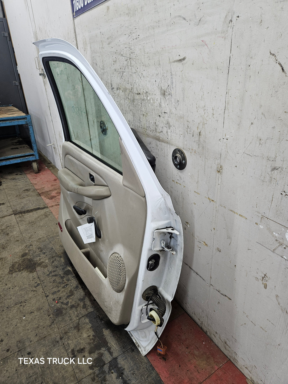 1999-2006 Chevrolet Silverado / GMC Sierra 1500 2500 3500 HD Front Driver Side Door LH