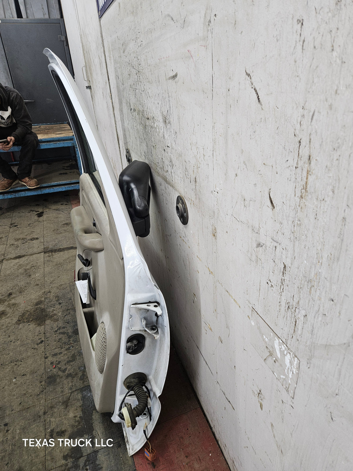 1999-2006 Chevrolet Silverado / GMC Sierra 1500 2500 3500 HD Front Driver Side Door LH