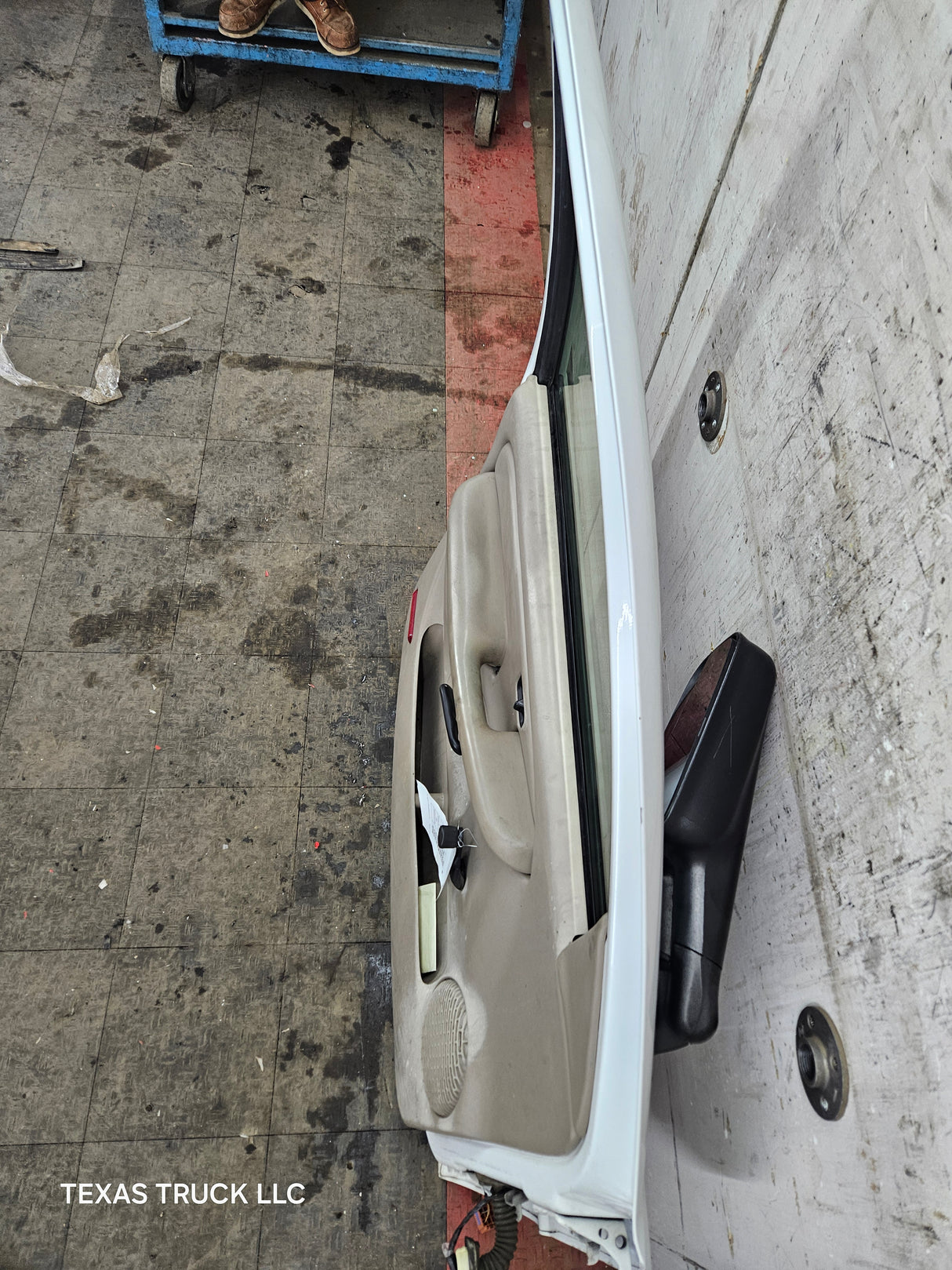 1999-2006 Chevrolet Silverado / GMC Sierra 1500 2500 3500 HD Front Driver Side Door LH