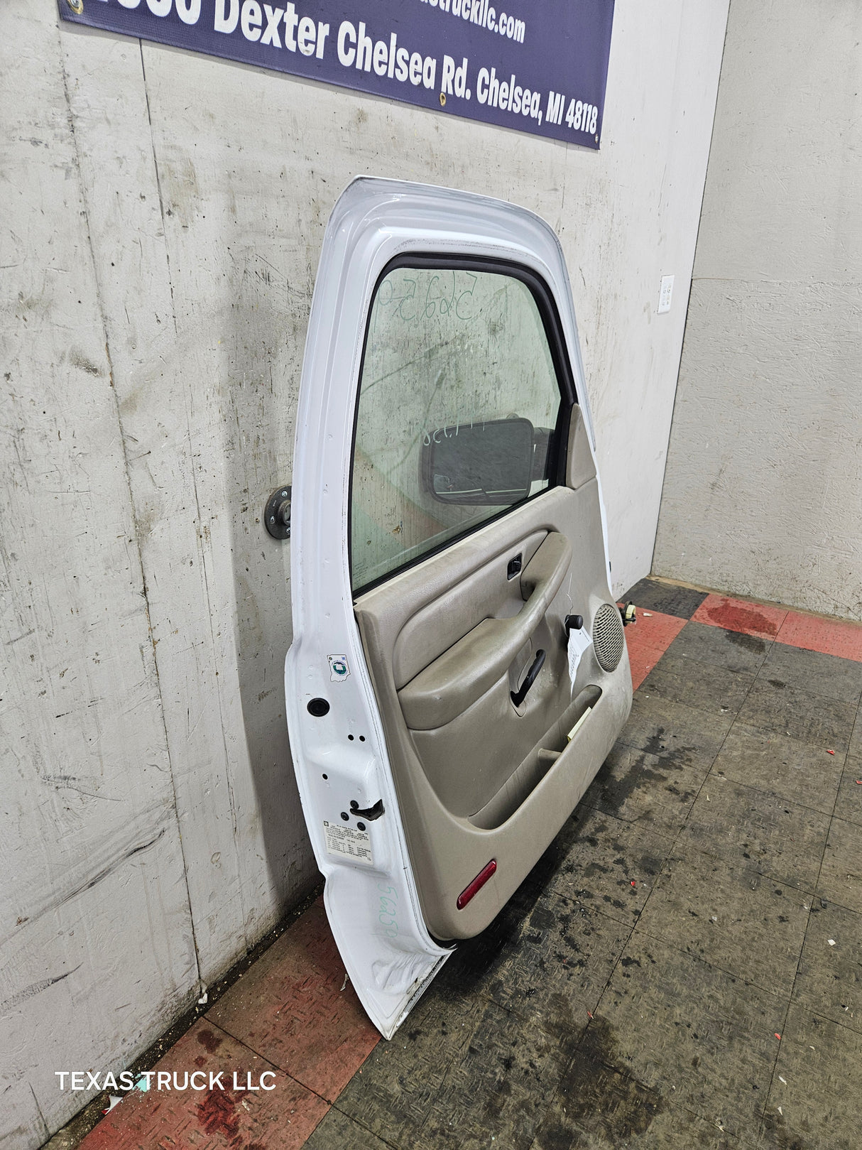 1999-2006 Chevrolet Silverado / GMC Sierra 1500 2500 3500 HD Front Driver Side Door LH