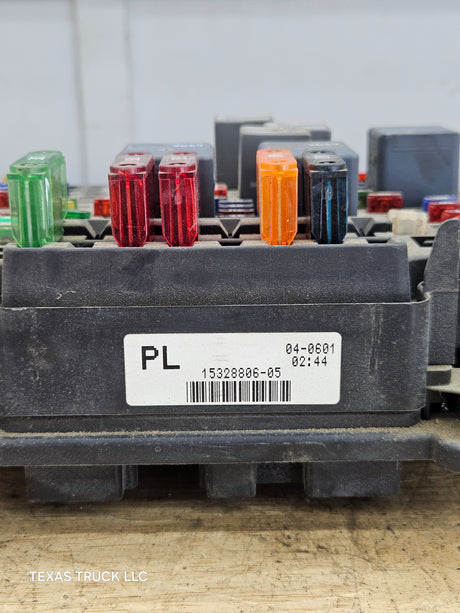 1999-2002 Chevrolet Silverado / GMC Sierra 1500 Engine Bay Fuse Box