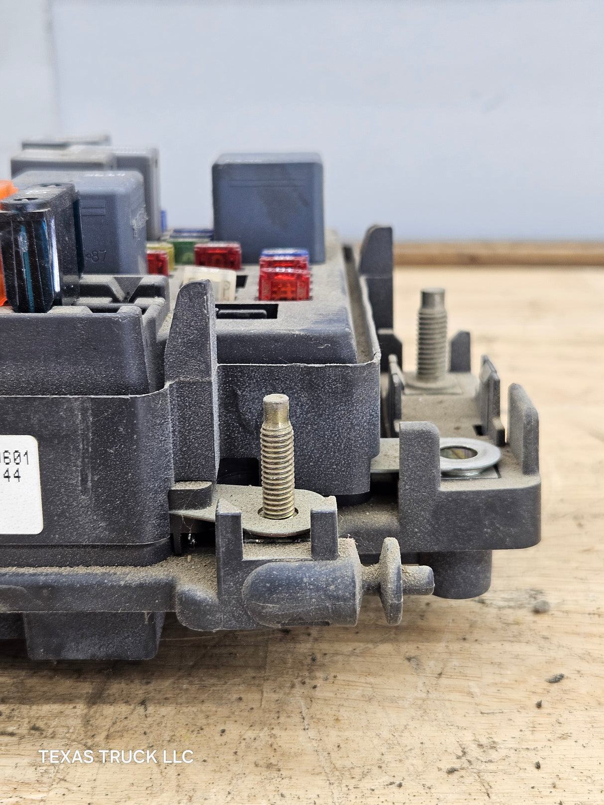 1999-2002 Chevrolet Silverado / GMC Sierra 1500 Engine Bay Fuse Box