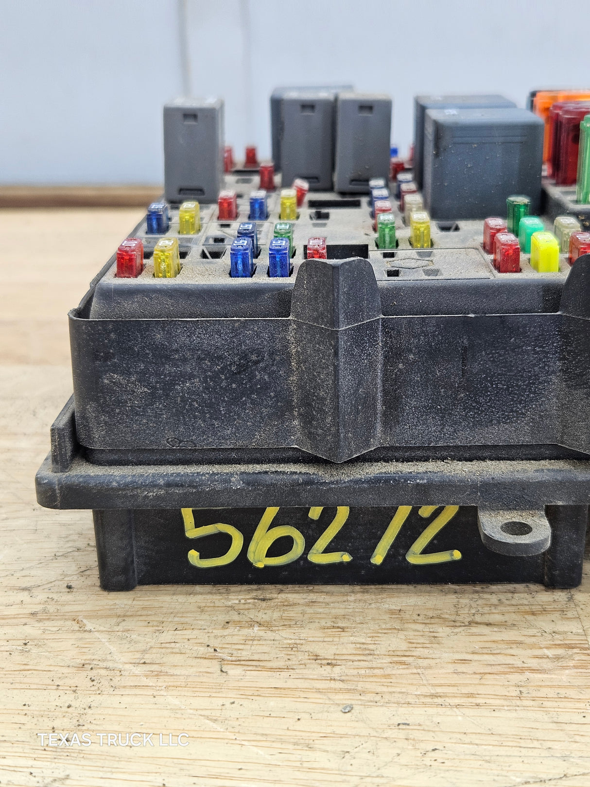 1999-2002 Chevrolet Silverado / GMC Sierra 1500 Engine Bay Fuse Box