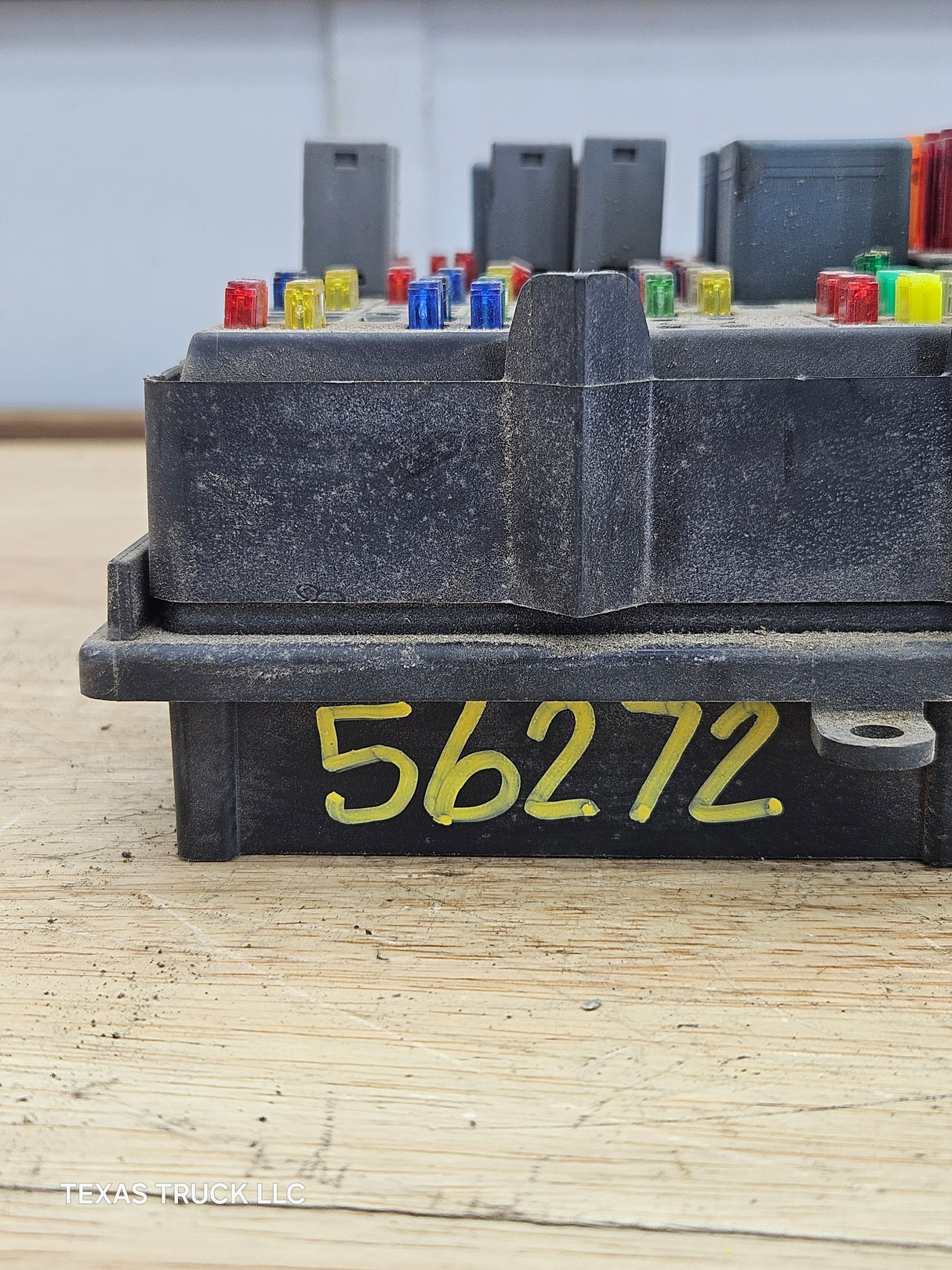1999-2002 Chevrolet Silverado / GMC Sierra 1500 Engine Bay Fuse Box