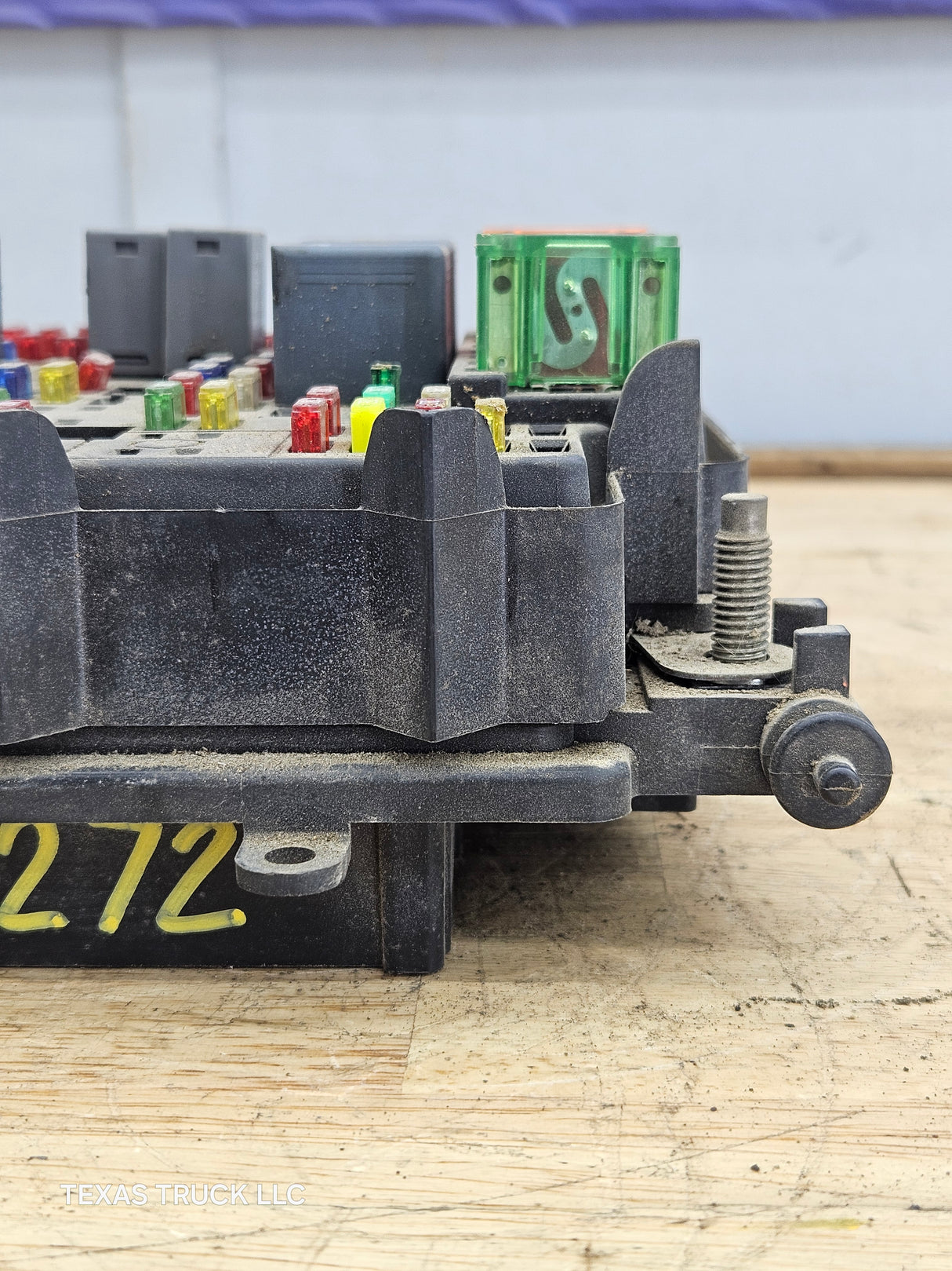 1999-2002 Chevrolet Silverado / GMC Sierra 1500 Engine Bay Fuse Box