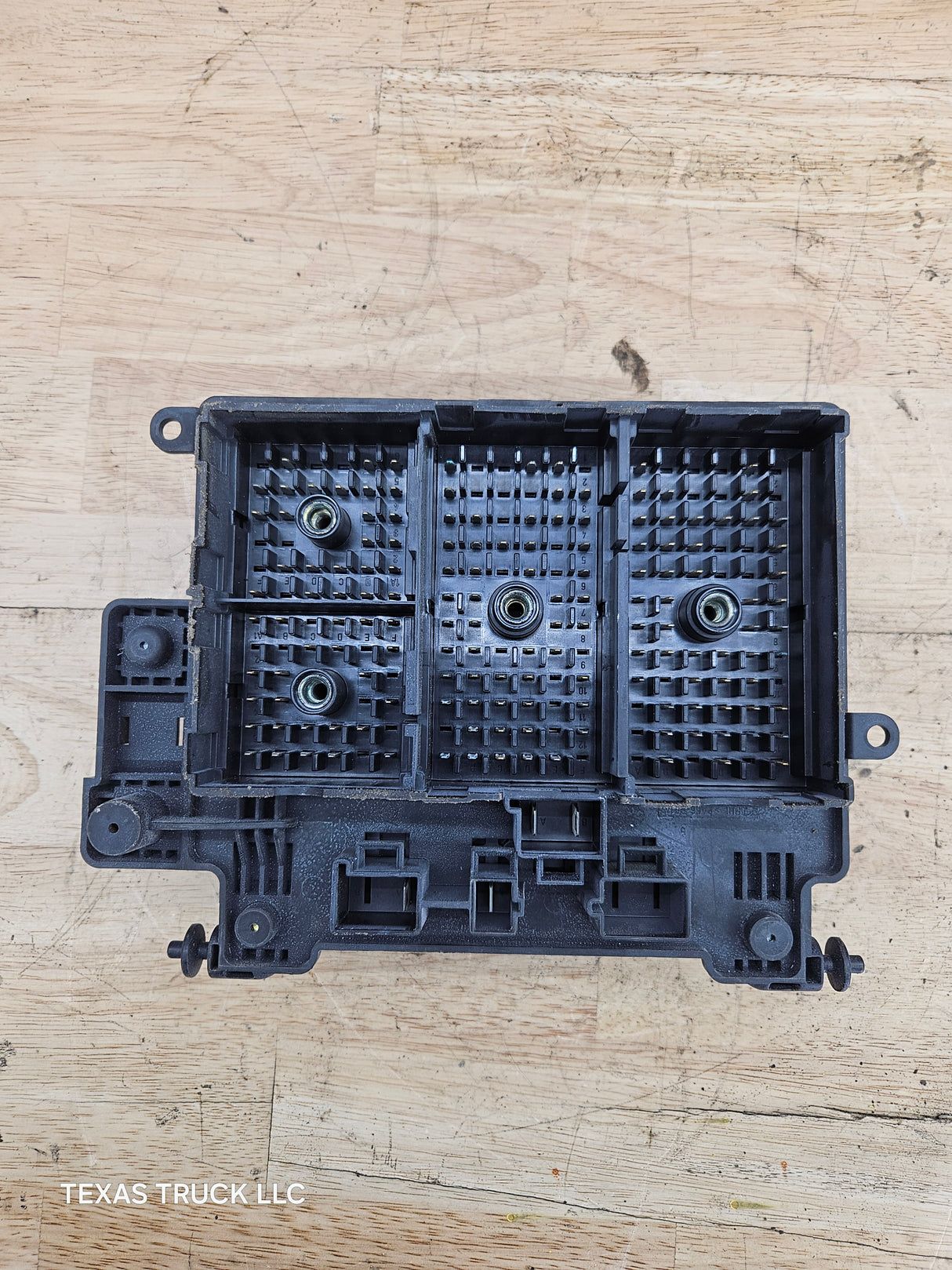 1999-2002 Chevrolet Silverado / GMC Sierra 1500 Engine Bay Fuse Box