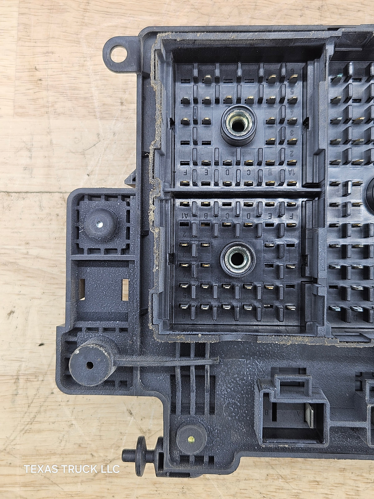 1999-2002 Chevrolet Silverado / GMC Sierra 1500 Engine Bay Fuse Box