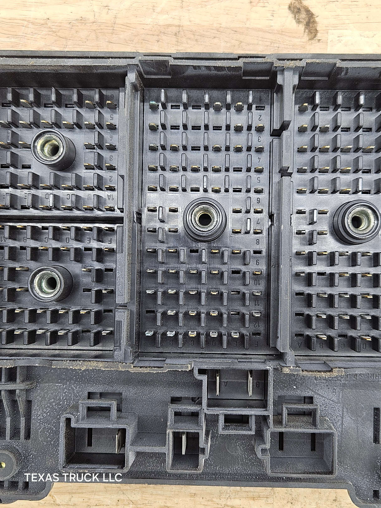 1999-2002 Chevrolet Silverado / GMC Sierra 1500 Engine Bay Fuse Box