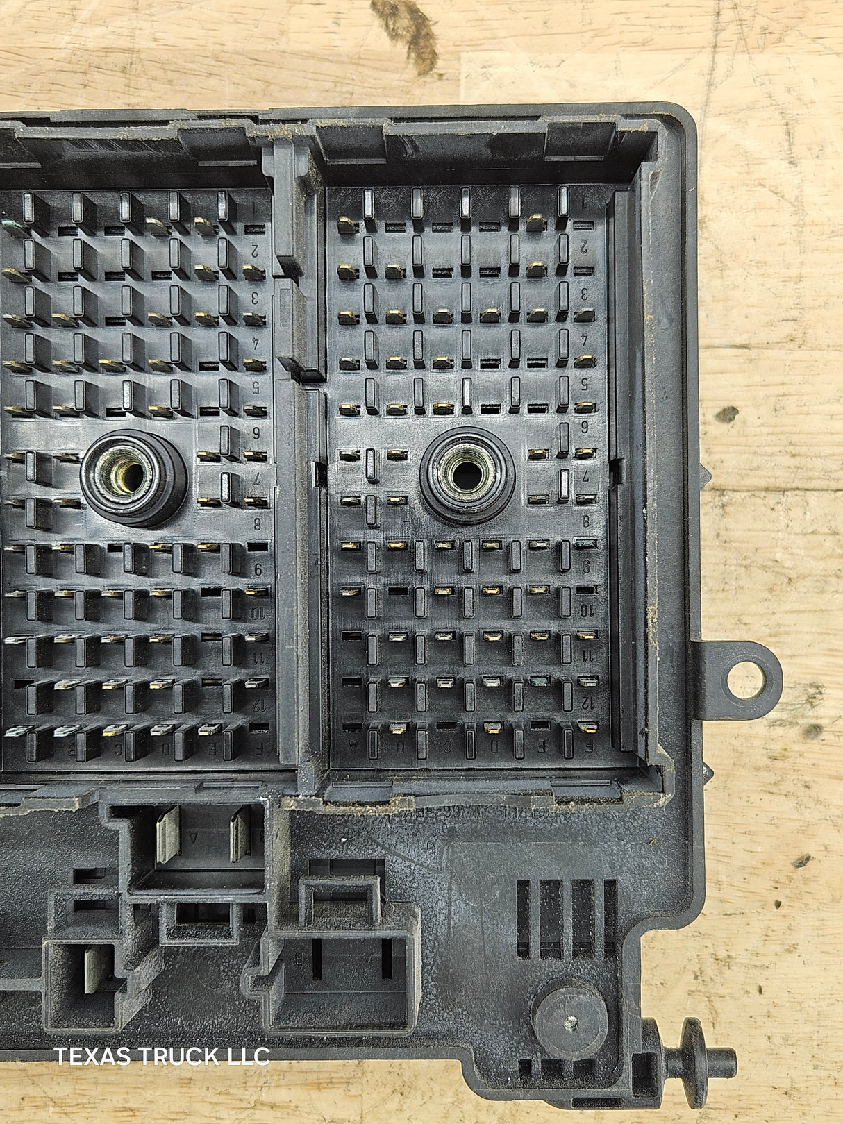 1999-2002 Chevrolet Silverado / GMC Sierra 1500 Engine Bay Fuse Box