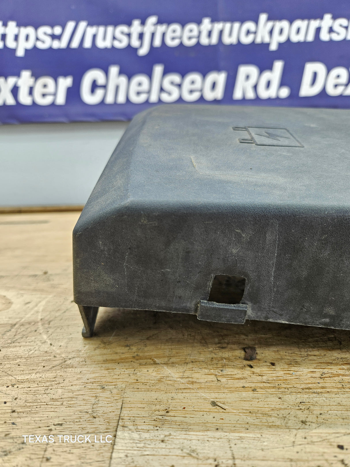 2007-2014 Chevrolet Silverado / GMC Sierra Fuse Box Cover Lid Engine Bay 15899830
