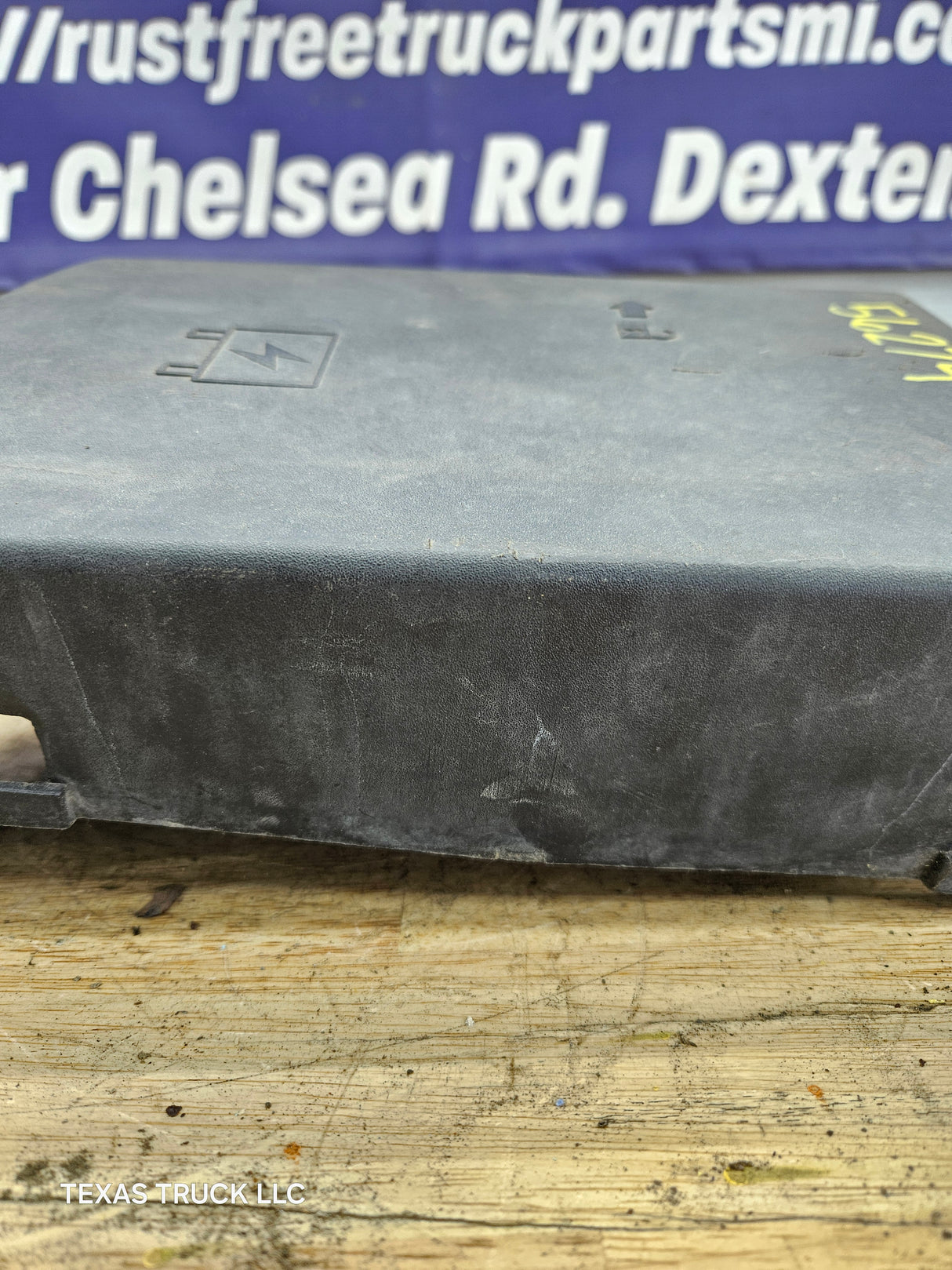2007-2014 Chevrolet Silverado / GMC Sierra Fuse Box Cover Lid Engine Bay 15899830