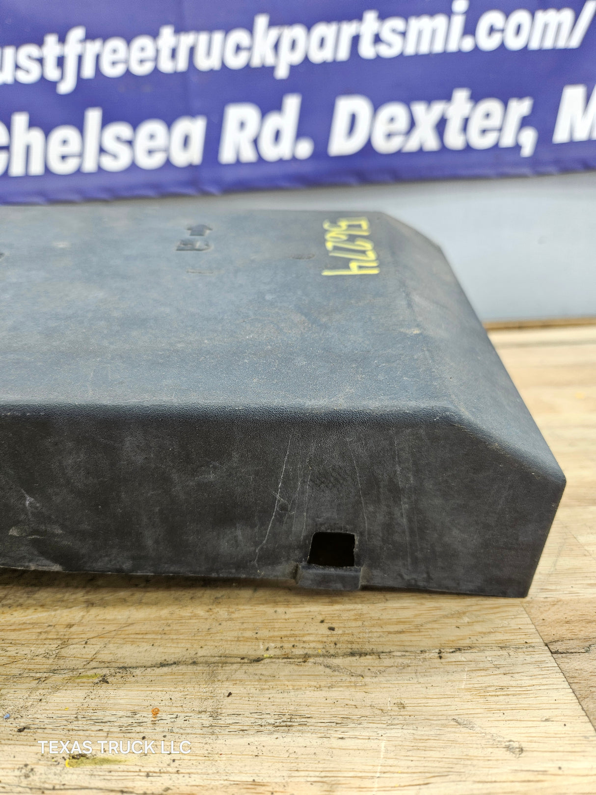 2007-2014 Chevrolet Silverado / GMC Sierra Fuse Box Cover Lid Engine Bay 15899830