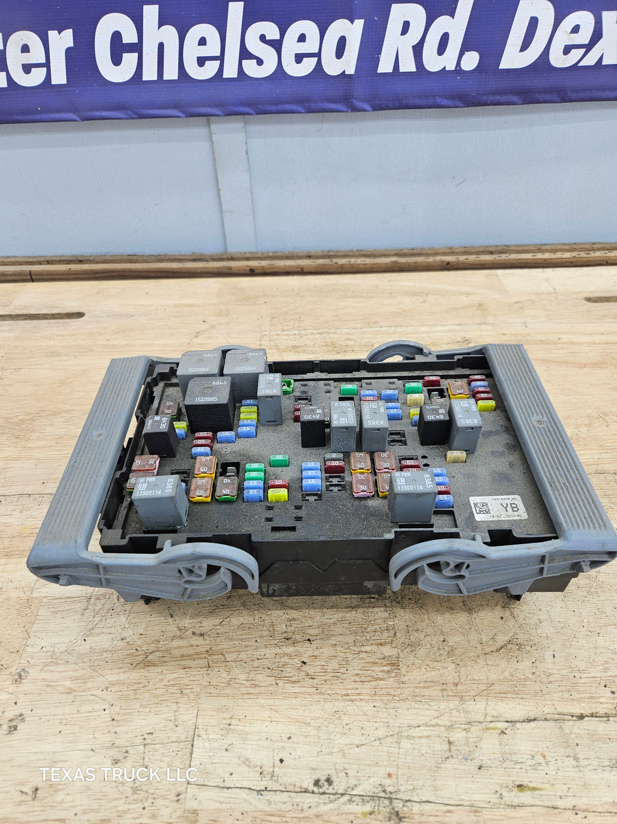 2010-2013 Chevrolet Silverado / GMC Sierra 1500 2500 3500 Engine Bay Fuse Box