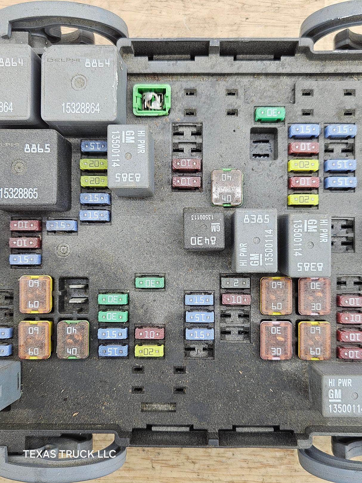 2007-2009 Chevrolet Silverado / GMC Sierra 1500 2500 3500 Engine Bay Fuse Box