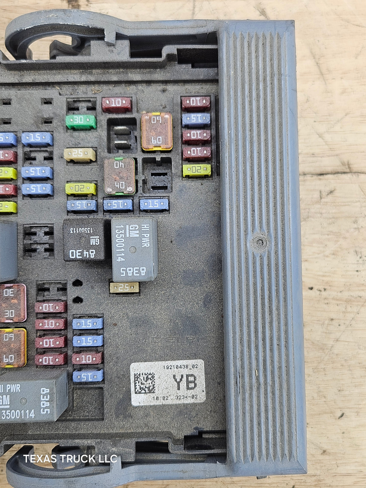 2010-2013 Chevrolet Silverado / GMC Sierra 1500 2500 3500 Engine Bay Fuse Box