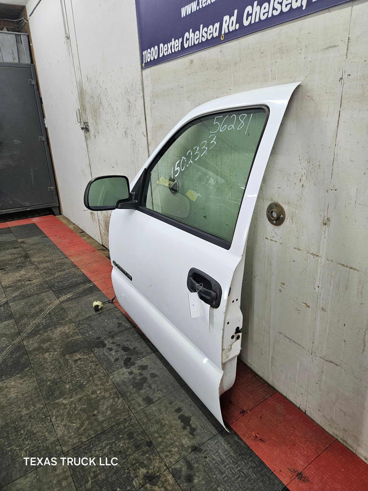 1999-2006 Chevrolet Silverado / GMC Sierra 1500 2500 3500 HD Front Driver Side Door LH