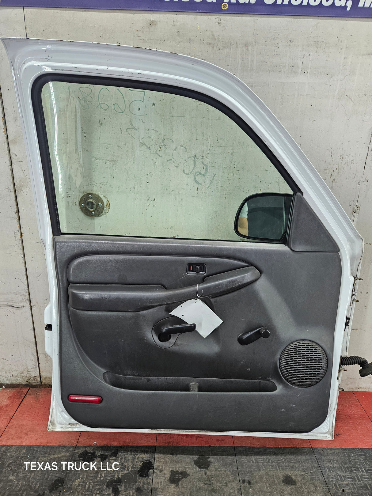 1999-2006 Chevrolet Silverado / GMC Sierra 1500 2500 3500 HD Front Driver Side Door LH
