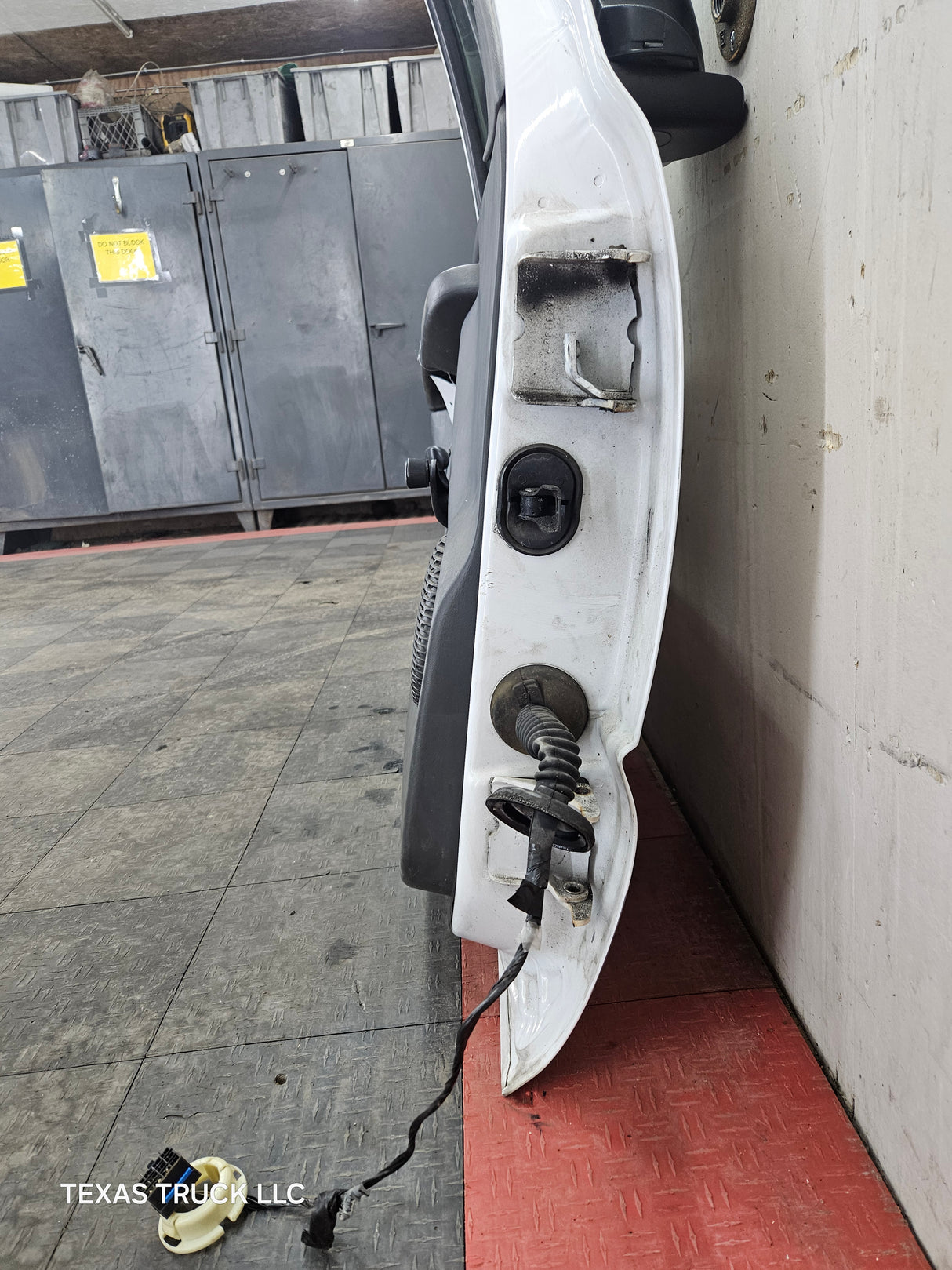 1999-2006 Chevrolet Silverado / GMC Sierra 1500 2500 3500 HD Front Driver Side Door LH