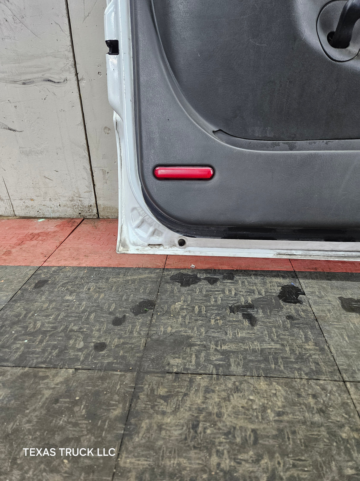 1999-2006 Chevrolet Silverado / GMC Sierra 1500 2500 3500 HD Front Driver Side Door LH