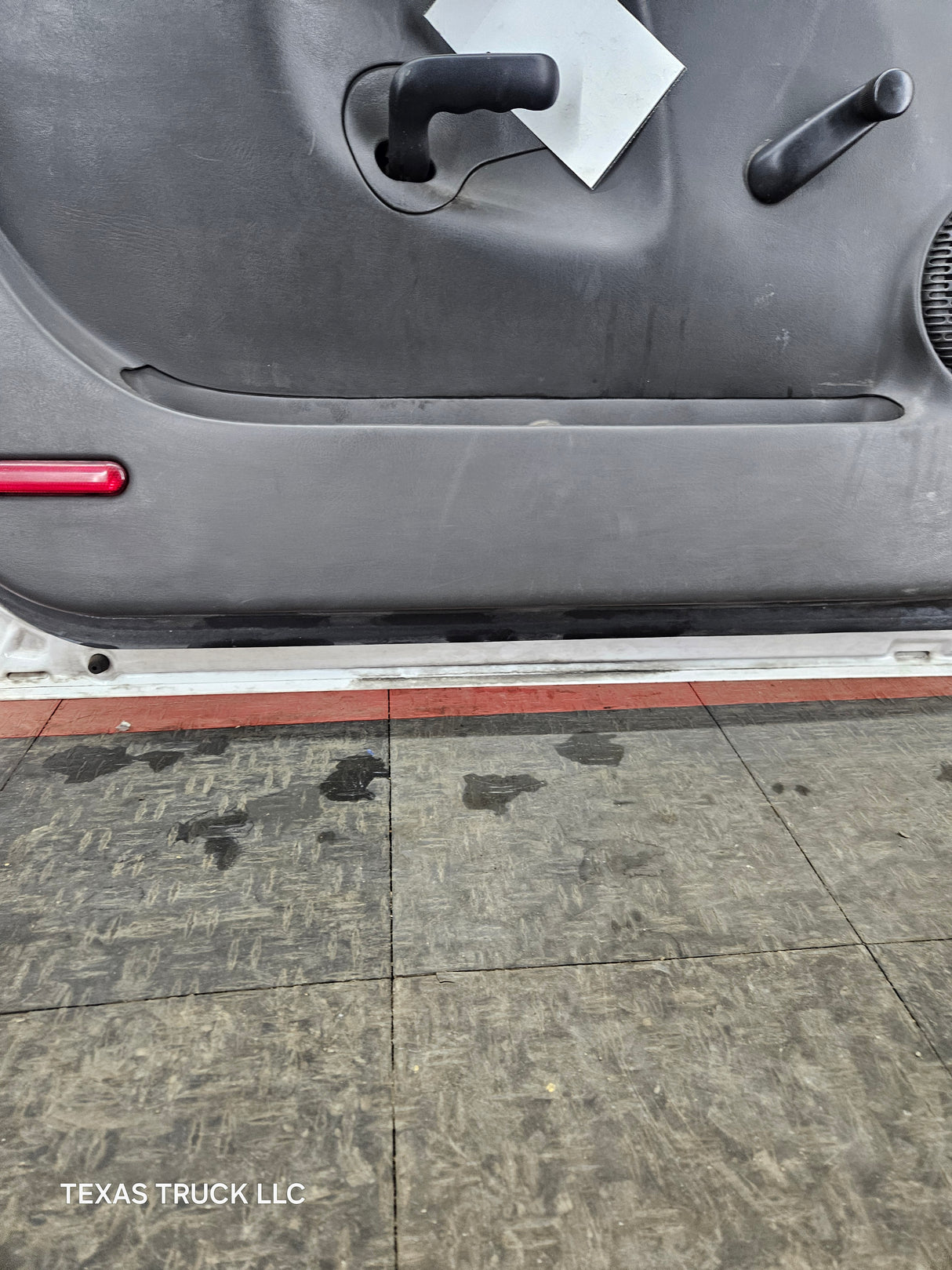 1999-2006 Chevrolet Silverado / GMC Sierra 1500 2500 3500 HD Front Driver Side Door LH