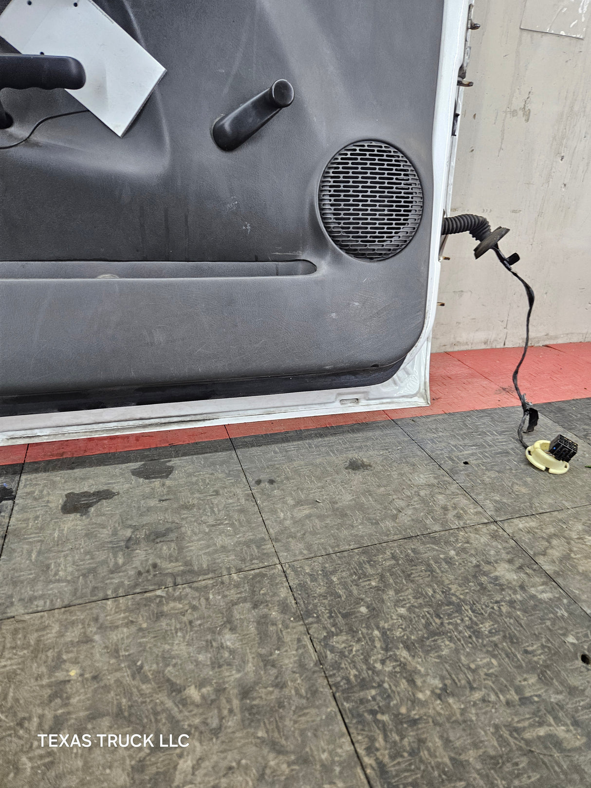 1999-2006 Chevrolet Silverado / GMC Sierra 1500 2500 3500 HD Front Driver Side Door LH