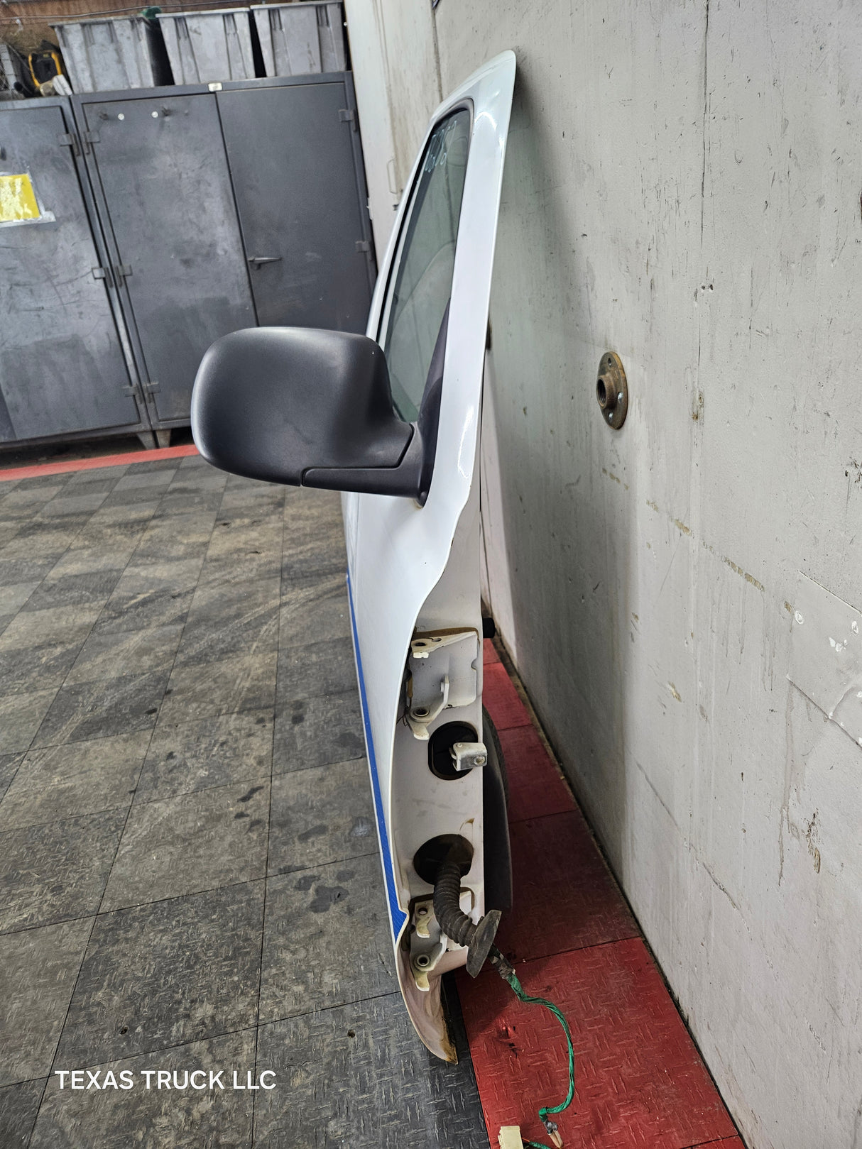 1999-2006 Chevrolet Silverado / GMC Sierra 1500 2500 3500 HD Front Passenger side Door RH