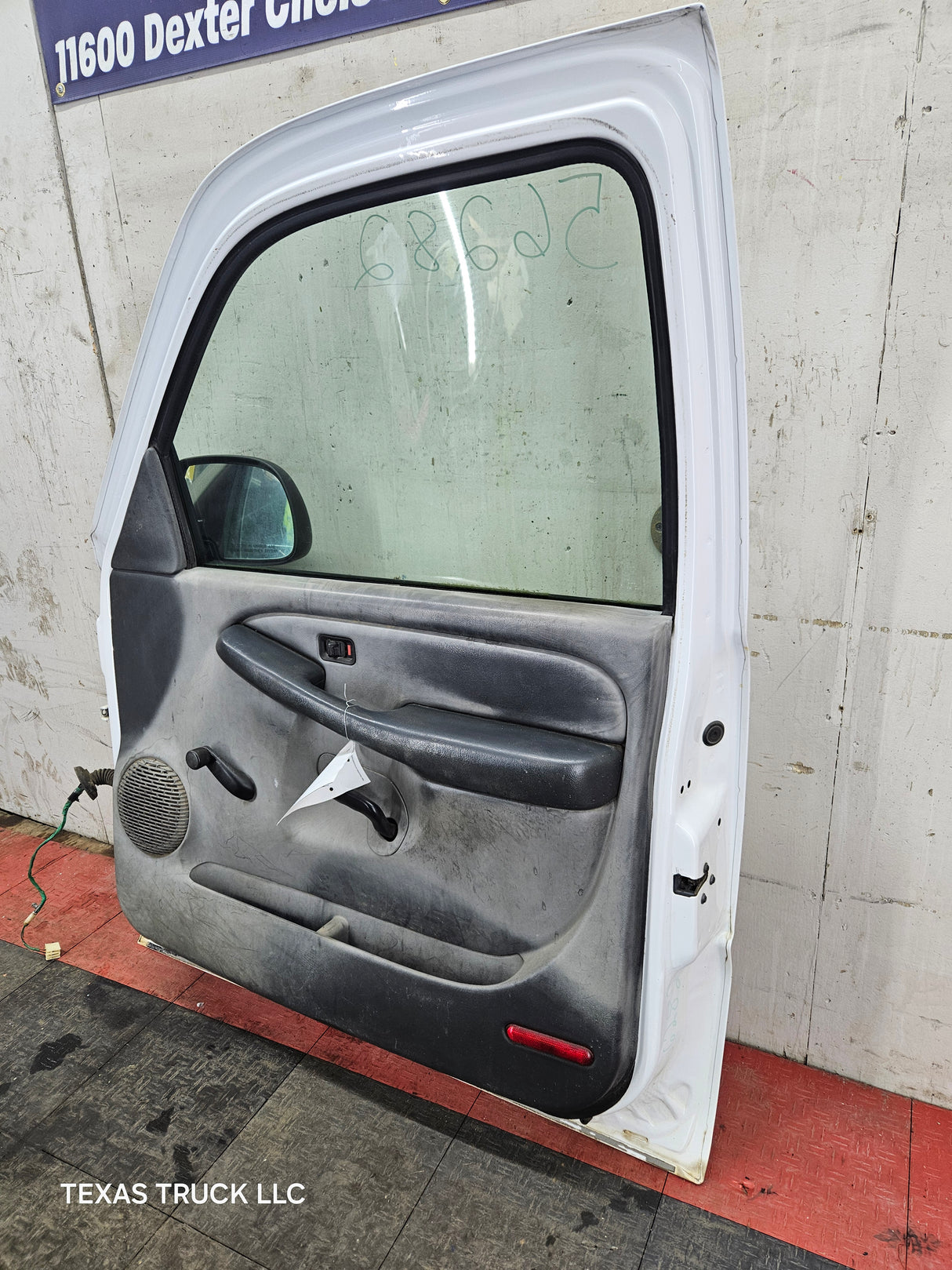 1999-2006 Chevrolet Silverado / GMC Sierra 1500 2500 3500 HD Front Passenger side Door RH