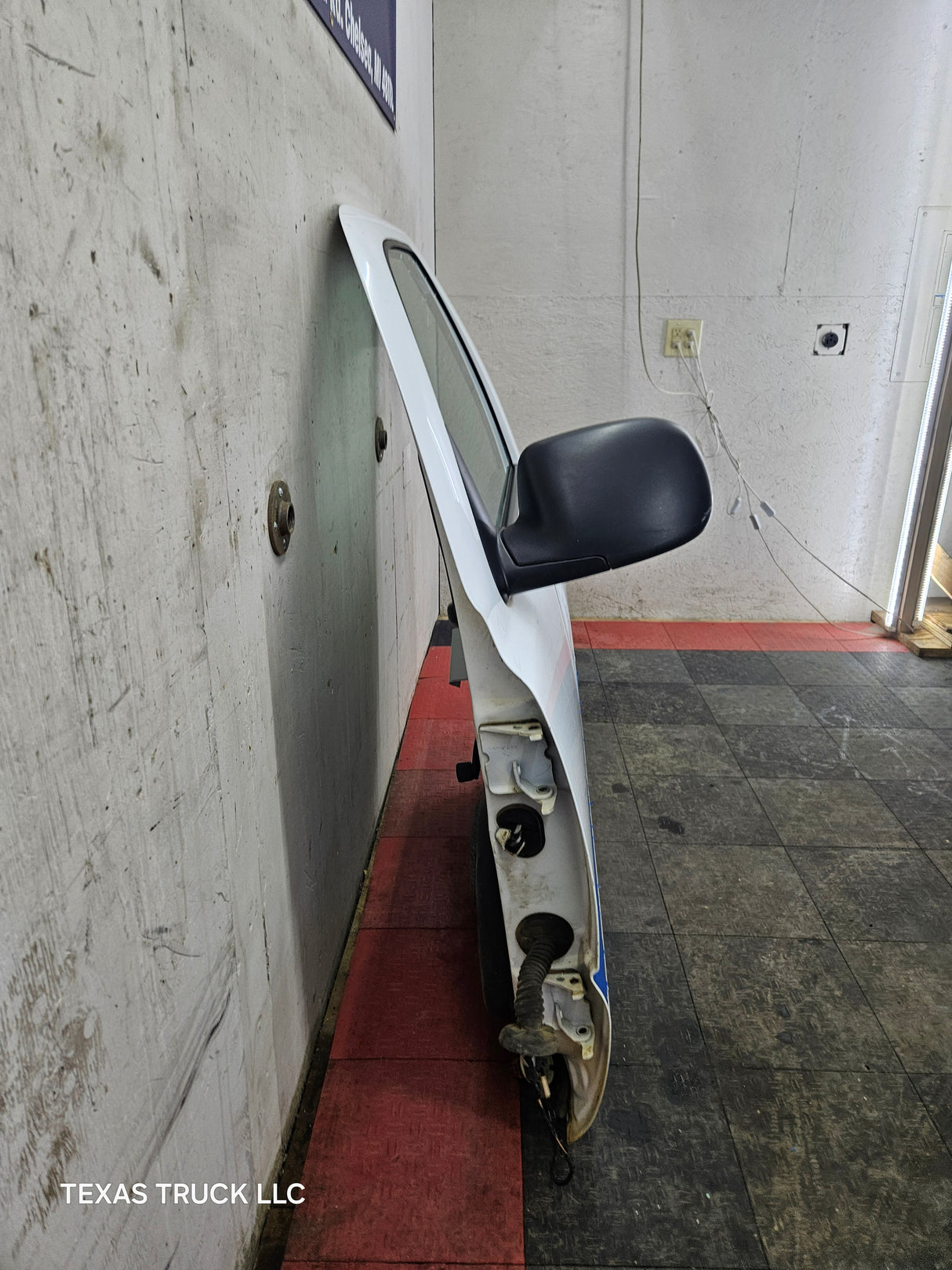 1999-2006 Chevrolet Silverado / GMC Sierra 1500 2500 3500 HD Front Driver Side Door LH