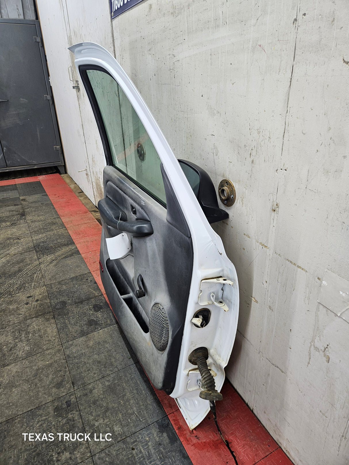 1999-2006 Chevrolet Silverado / GMC Sierra 1500 2500 3500 HD Front Driver Side Door LH