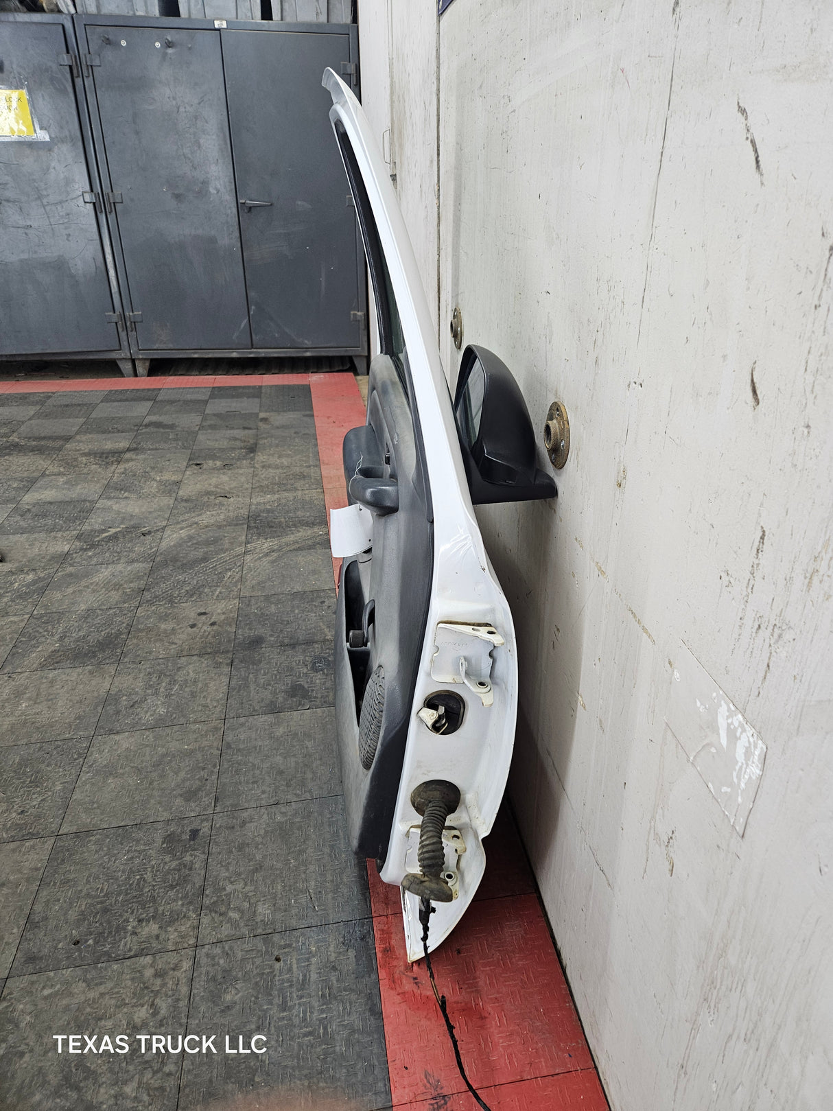 1999-2006 Chevrolet Silverado / GMC Sierra 1500 2500 3500 HD Front Driver Side Door LH
