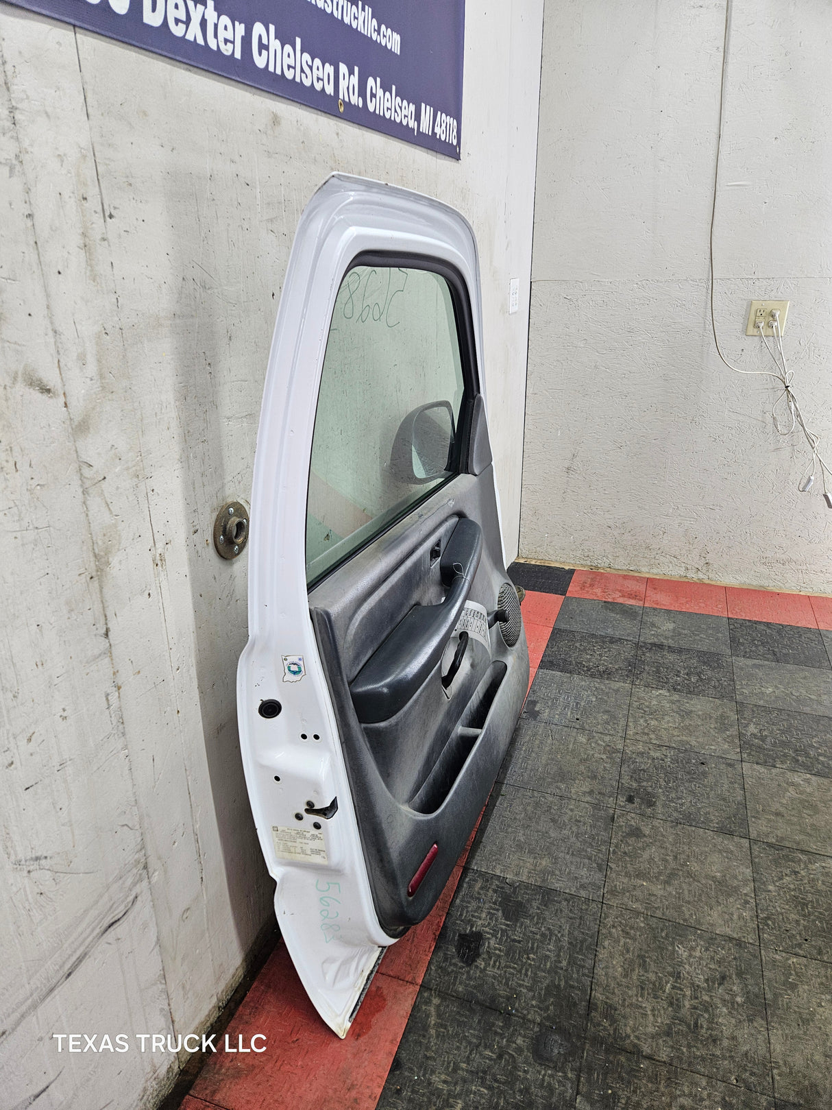 1999-2006 Chevrolet Silverado / GMC Sierra 1500 2500 3500 HD Front Driver Side Door LH