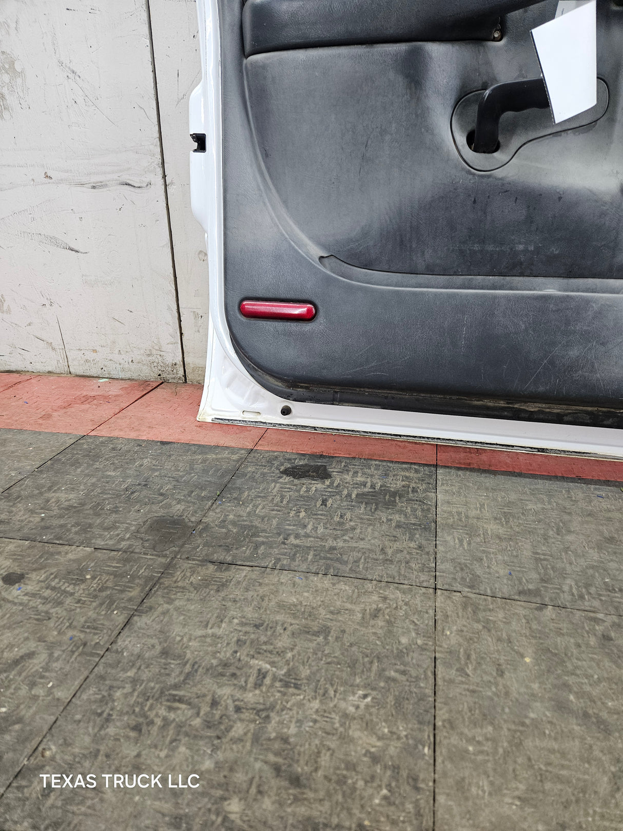 1999-2006 Chevrolet Silverado / GMC Sierra 1500 2500 3500 HD Front Driver Side Door LH