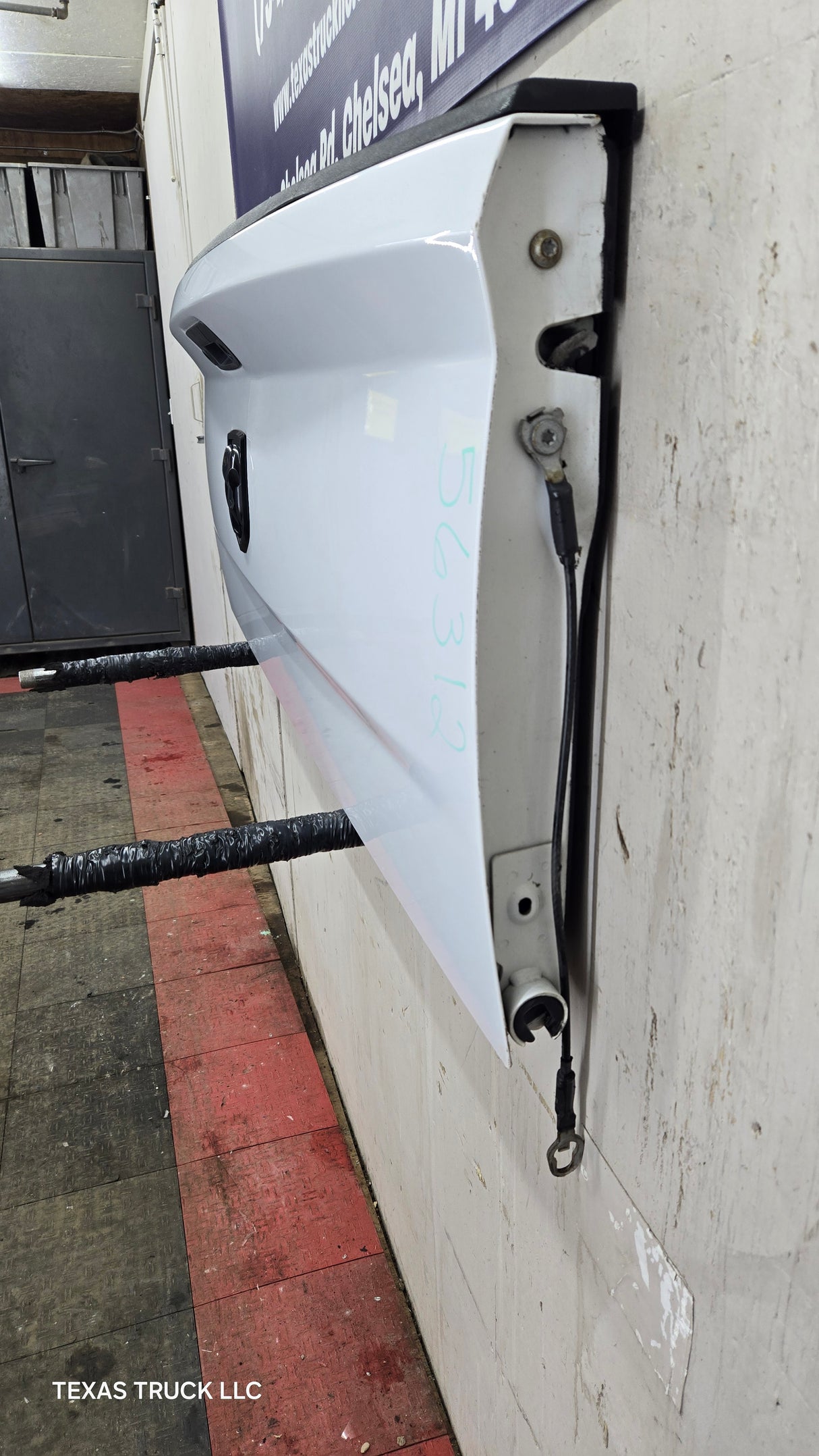 2009-2018 Dodge Ram 4th Gen 1500 2500 3500 Tailgate - Bright White Clear Coat