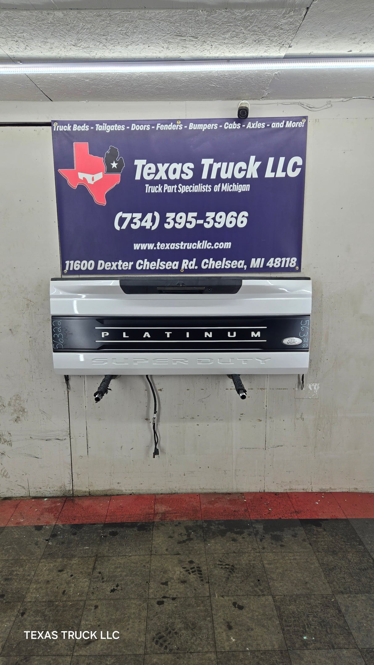 2017-2022 Ford Super Duty Platinum Pearl White Tailgate W/Step F250 F350 F450 F550