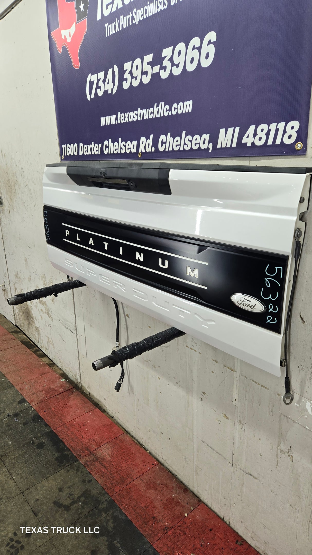 2017-2022 Ford Super Duty Platinum Pearl White Tailgate W/Step F250 F350 F450 F550