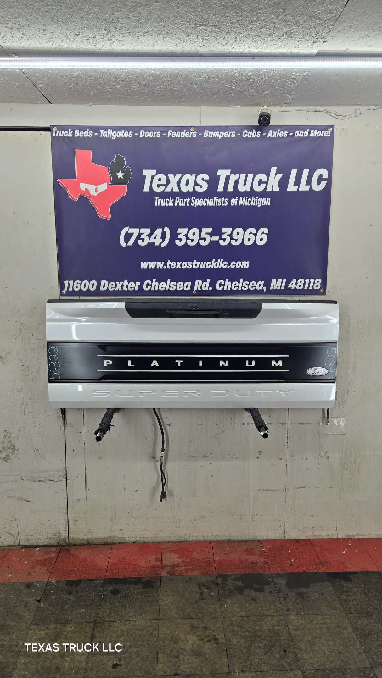 2017-2022 Ford Super Duty Platinum Pearl White Tailgate W/Step F250 F350 F450 F550