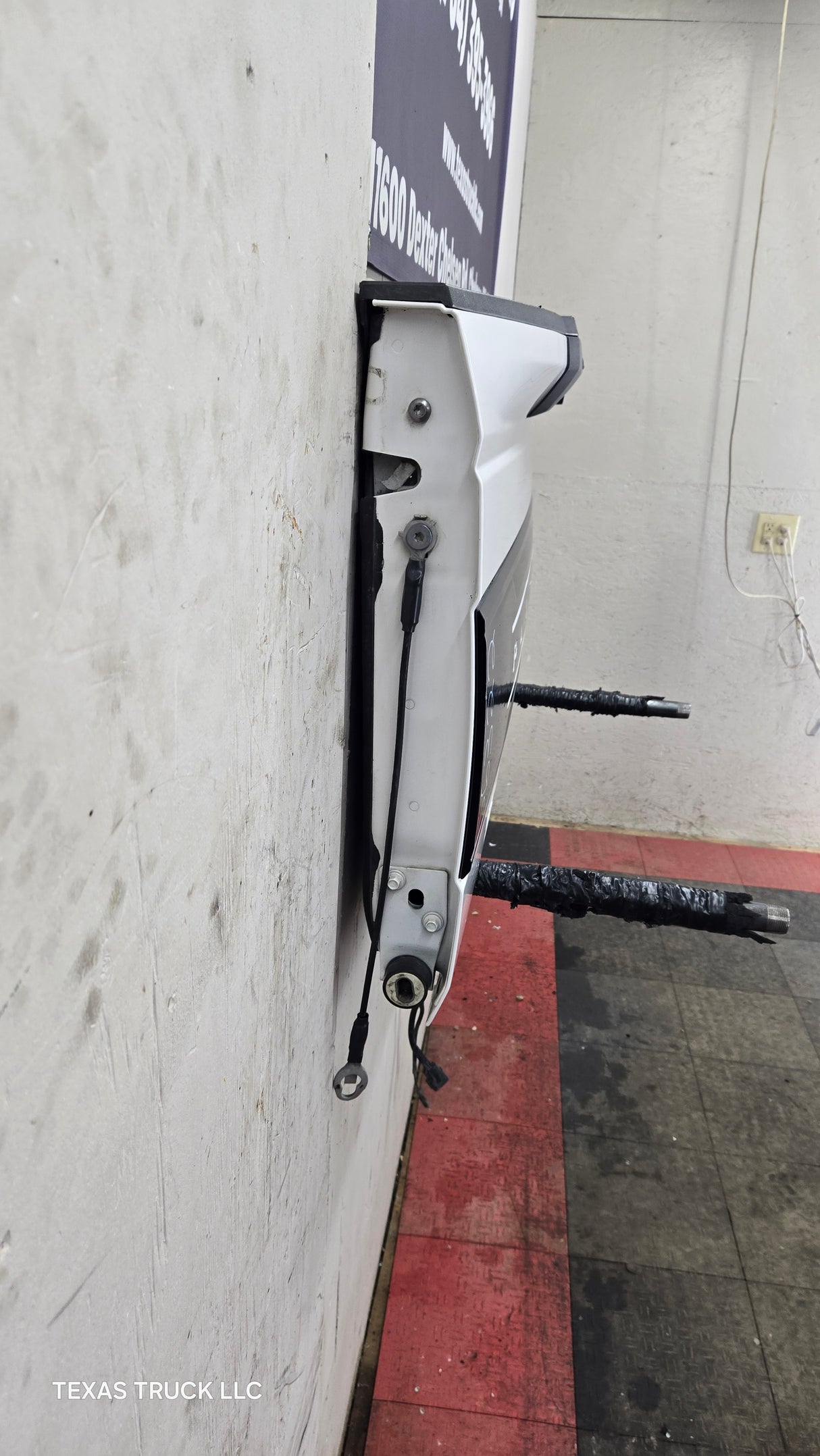 2017-2022 Ford Super Duty Platinum Pearl White Tailgate W/Step F250 F350 F450 F550