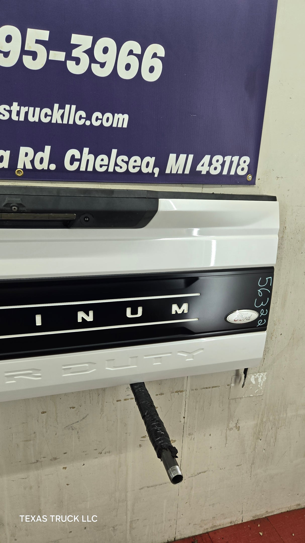 2017-2022 Ford Super Duty Platinum Pearl White Tailgate W/Step F250 F350 F450 F550
