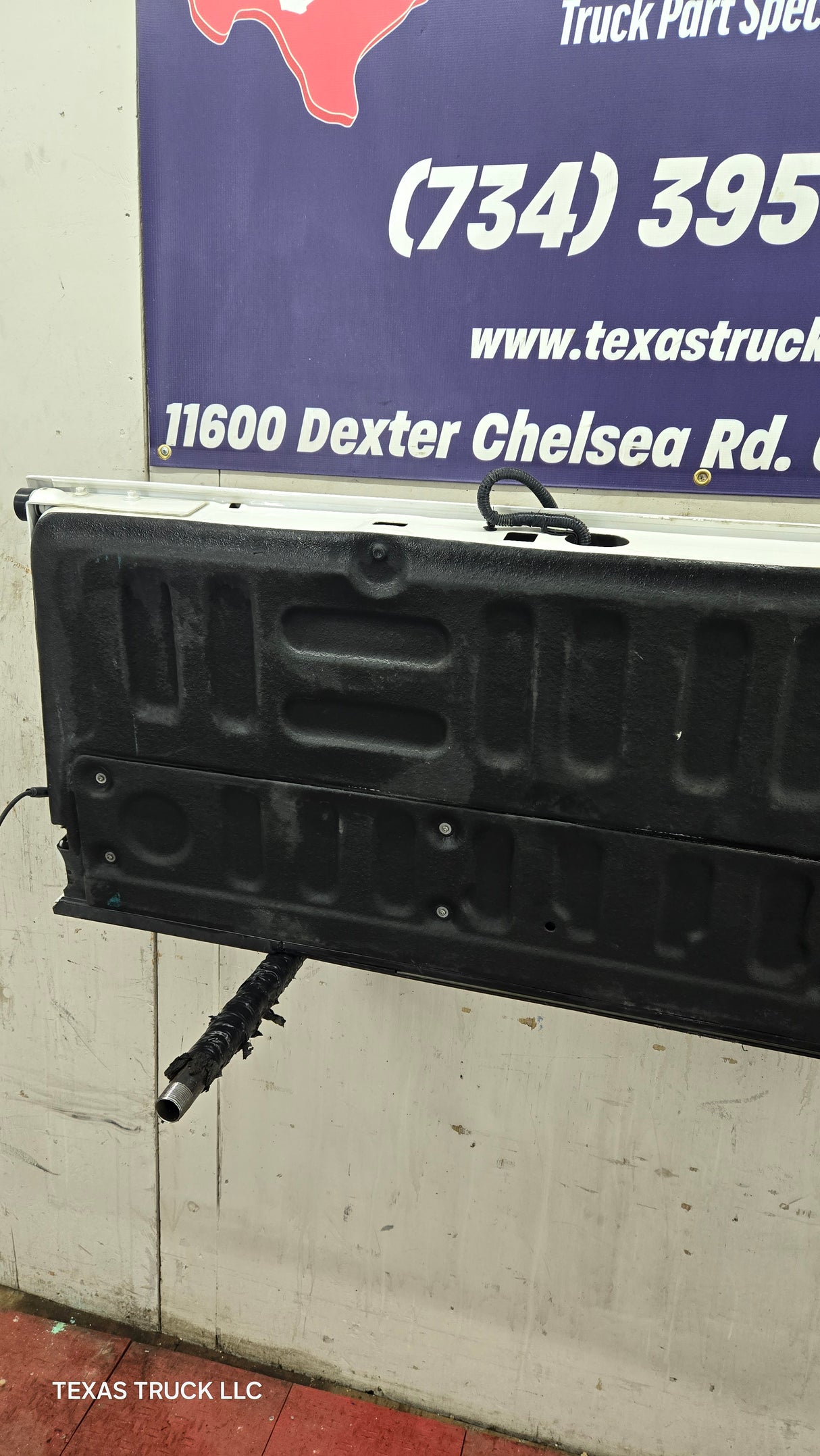 2017-2022 Ford Super Duty Platinum Pearl White Tailgate W/Step F250 F350 F450 F550