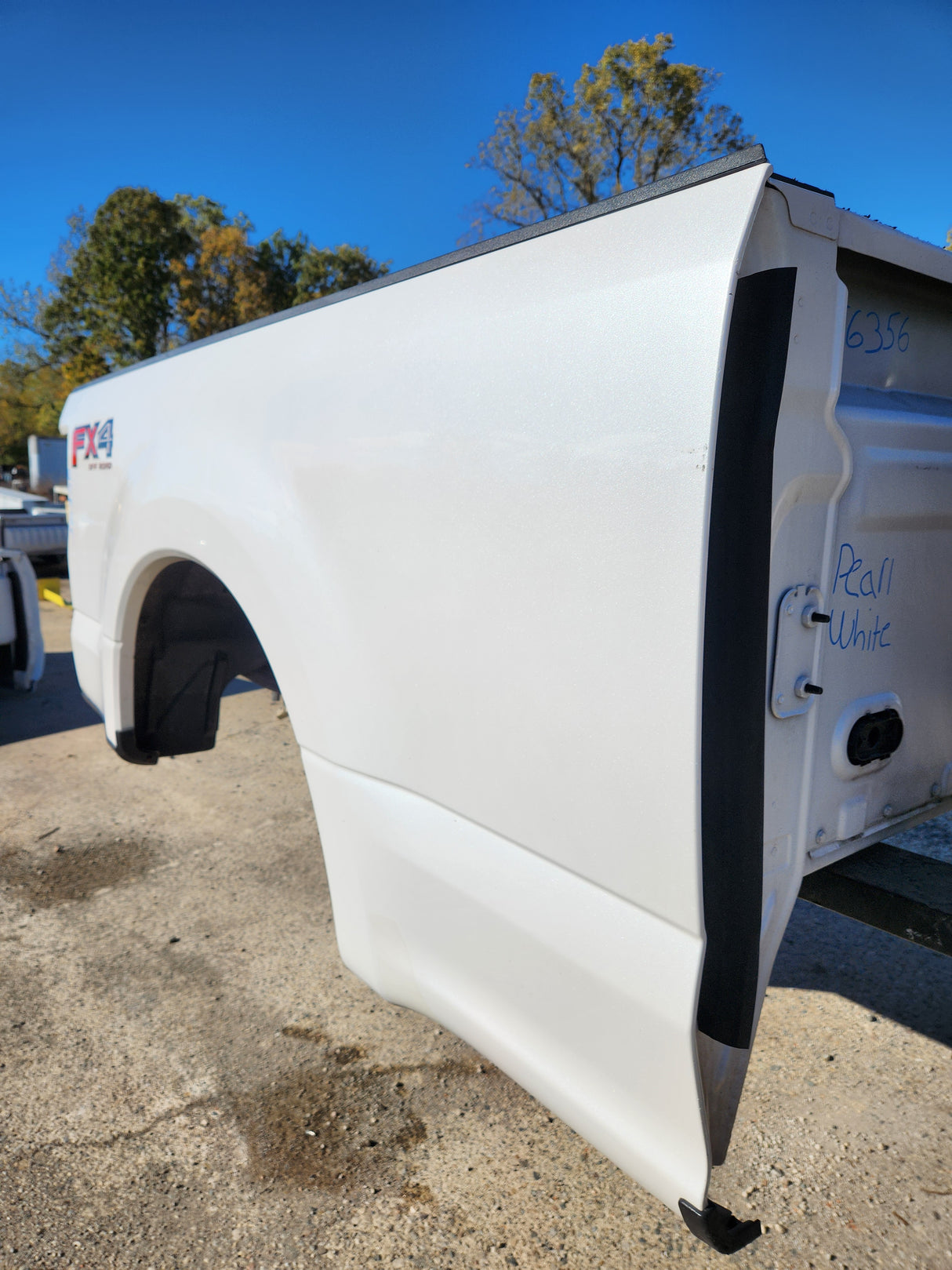 2017-2022 Ford F250 F350 Super Duty 6' 9" Short Truck Bed - Pearl Metallic White