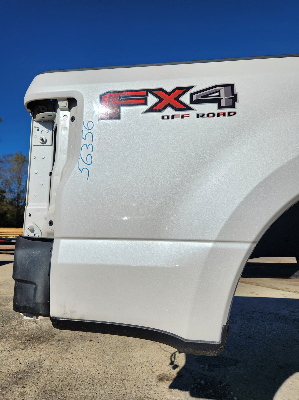 2017-2022 Ford F250 F350 Super Duty 6' 9" Short Truck Bed - Pearl Metallic White