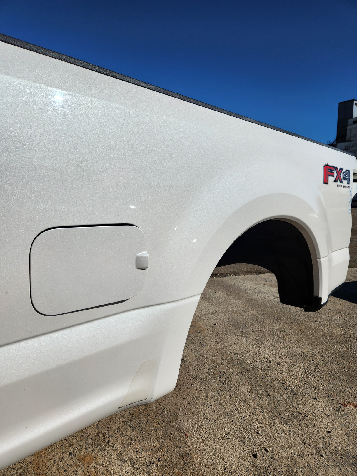 2017-2022 Ford F250 F350 Super Duty 6' 9" Short Truck Bed - Pearl Metallic White