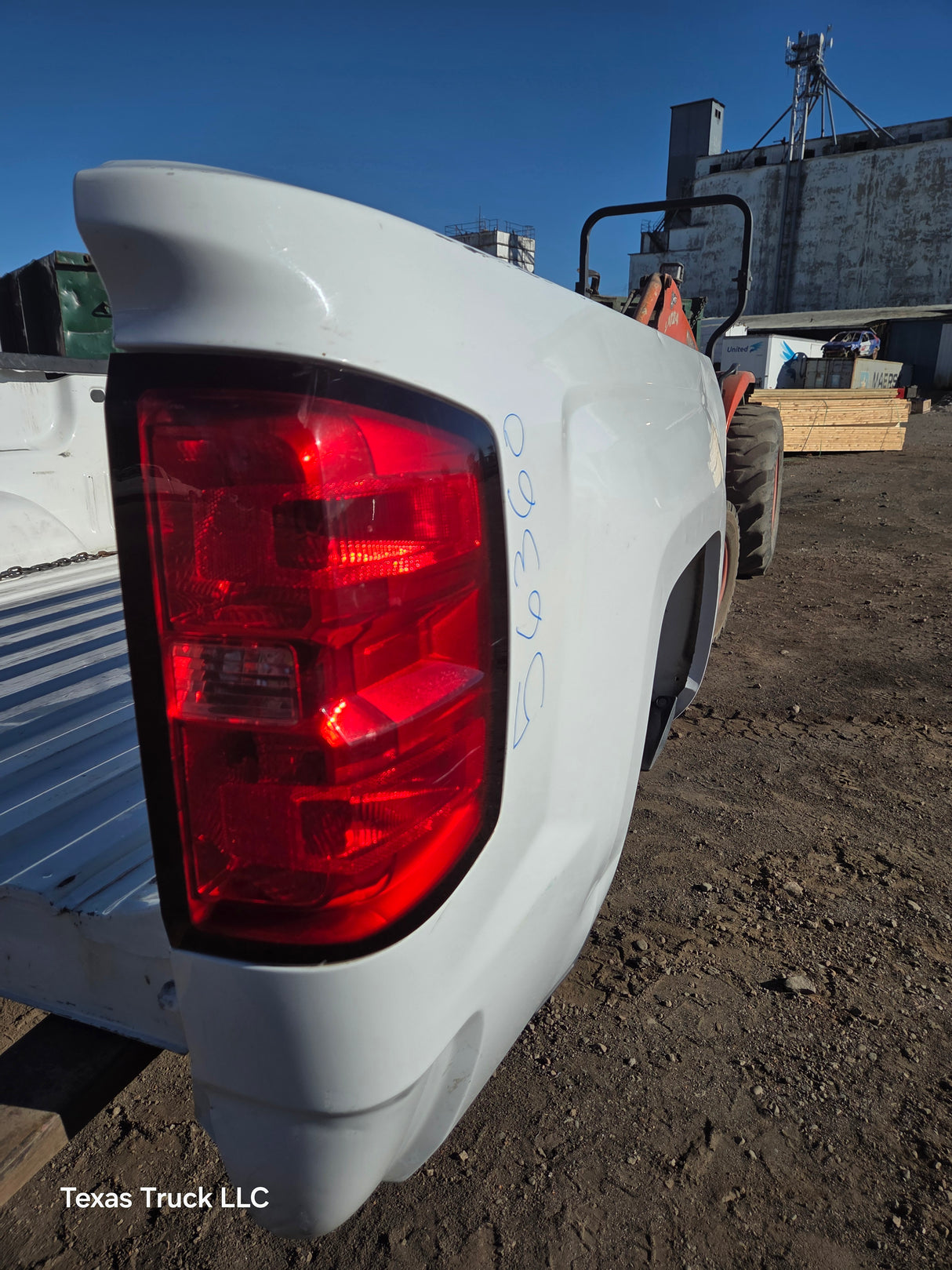 2014-2019 Chevrolet Silverado 1500 5' 8" Short Bed - Summit White